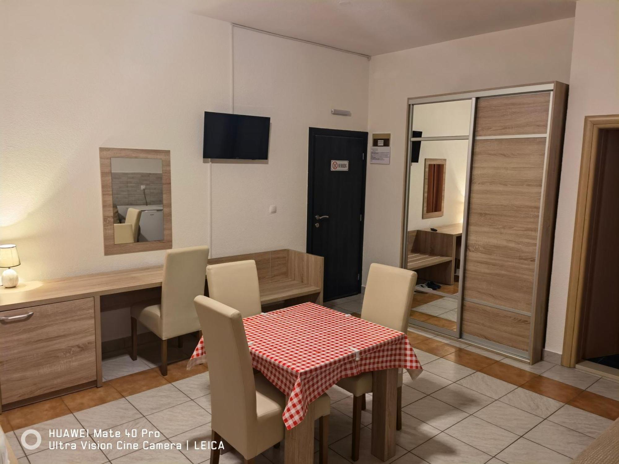 מוסטר Lovely Home City Center מראה חיצוני תמונה